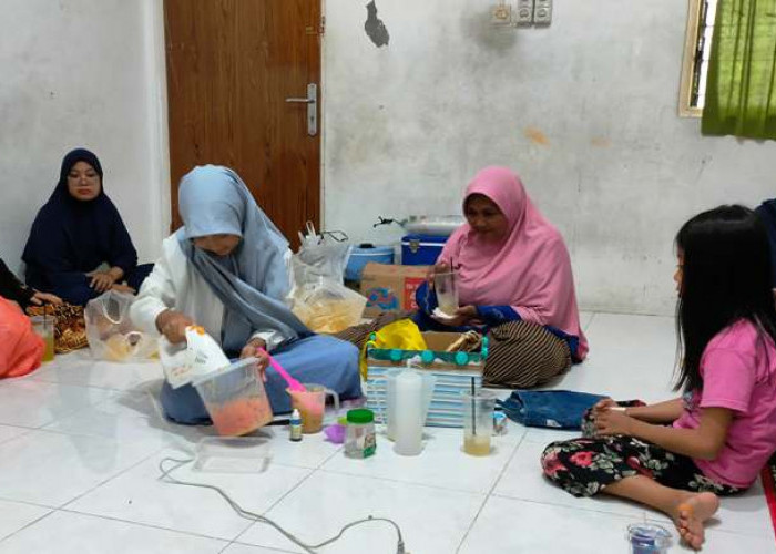 Remaja Pakis Surabaya Olah Minyak Jelantah Jadi Sabun Ramah Lingkungan