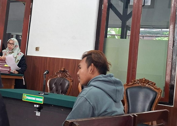 Sopir Mobil Dinas Polisi Tabrak Pemotor di Depan Mapolda Jatim Dituntut 4 Bulan