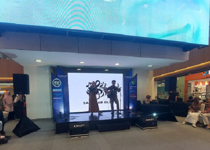 Duet Ayu dan Gosa Hibur Pengunjung Memorandum Haji Umrah Expo 2026 dengan Lagu Norah Jones