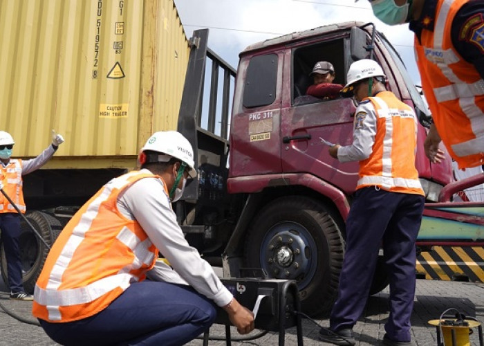 Pelindo Targetkan 100 Truk Peti Kemas Ikuti Uji Emisi di Terminal Teluk Lamong Surabaya