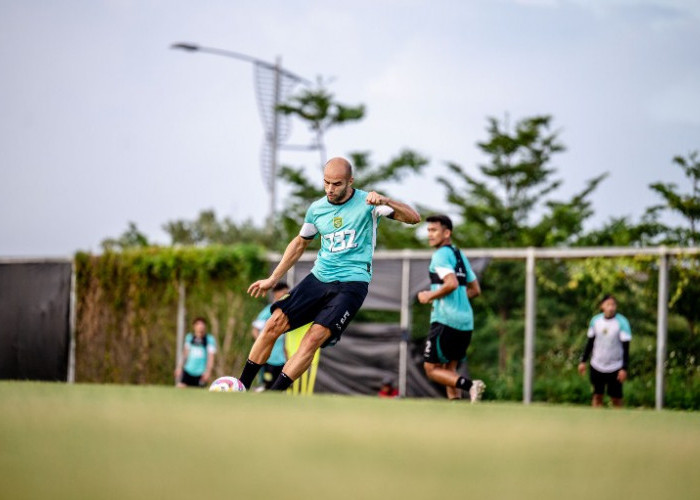 Risto Kagum dengan Militansi Bonek