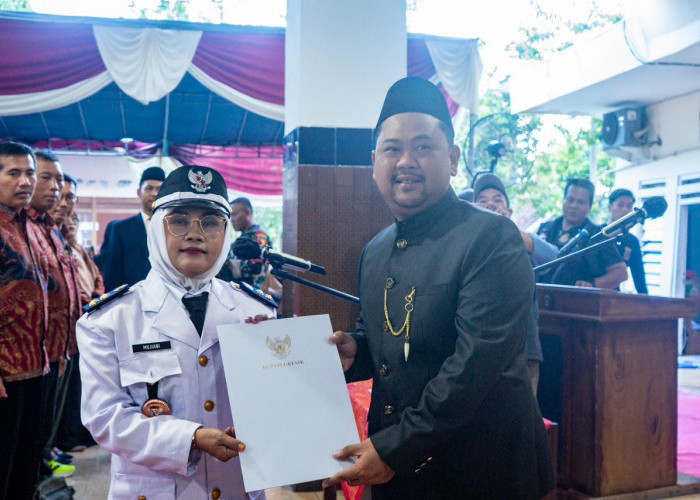 Lantik Kades PAW Desa Laban, Bupati Gresik Paparkan Rencana Peningkatan Jalan Menganti-Surabaya