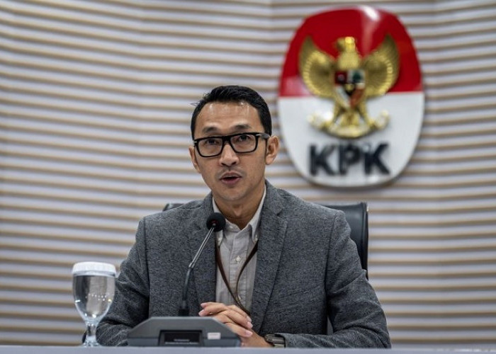 KPK Periksa Mantan Kadinsos Jatim dan 26 Saksi terkait Perkara Bansos Beras