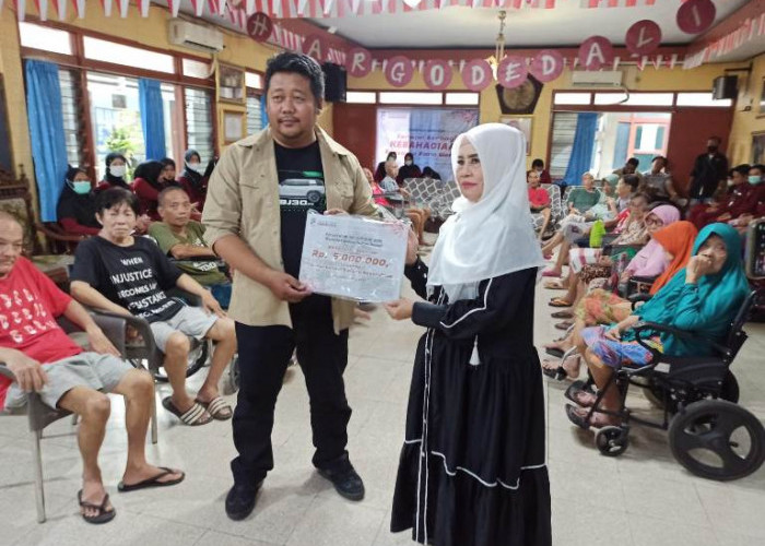 Forwan Surabaya Salurkan Bantuan ke Lansia Panti Hargodadali