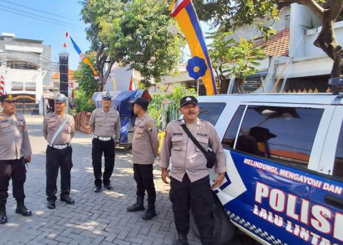 Kapolsek Sawahan Pimpin Patroli Jaga Keamanan Pemukiman Warga dari Aksi Kriminal