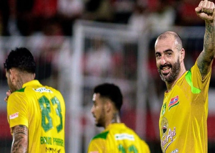 Gelandang Persebaya Milos Raickovic Buktikan Kualitas di Tengah Tekanan 