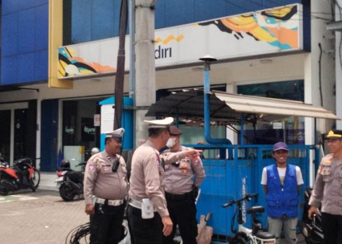 Polsek Lakarsantri Gelar Patroli Presisi di Sentra Perbankan Surabaya