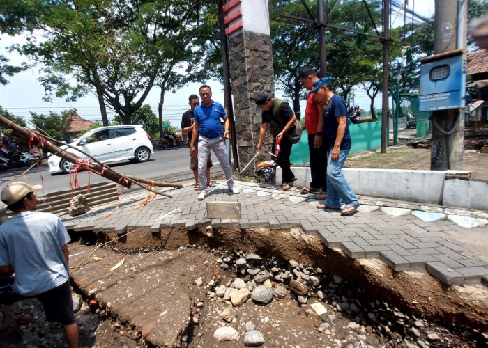 Atensi Cepat Bupati Pasuruan, Jalan Ambrol di Beji Mulai Digarap Besok, Targetkan Tuntas dalam 5 Hari