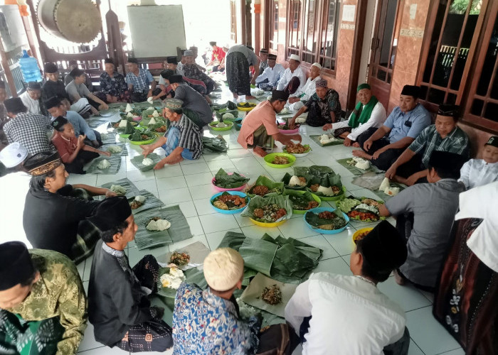Ratusan Warga Dusun Jaro Kediri Bersih Desa, Belasan Tumpeng Dinikmati Bersama