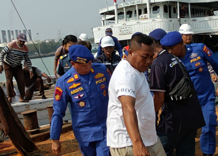 Alami Sesak Napas di Kapal, Satpolairud Polres Gresik Bantu Evakuasi ABK ke Rumah Sakit