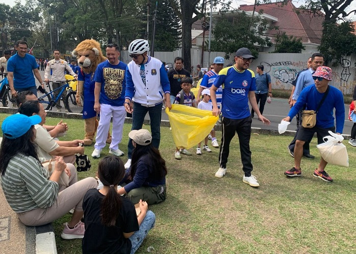 HUT Ke-38 Arema, Wali Kota Malang Bersama Aremania Utas Bersihkan Sampah di CFD