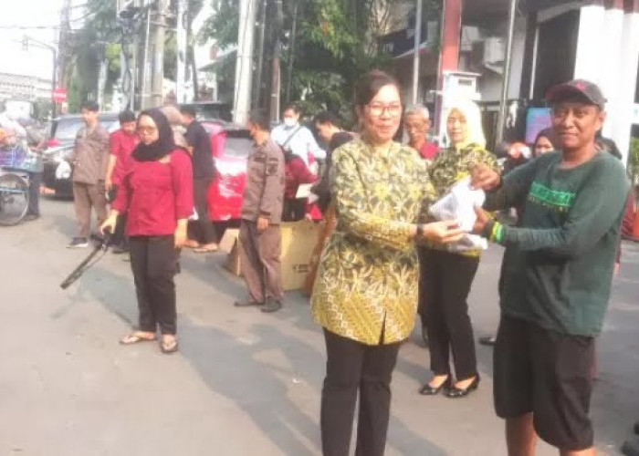 Kejaksaan Negeri Tanjung Perak Bagikan 300 Paket Takjil Setiap Kamis di Bulan Ramadhan