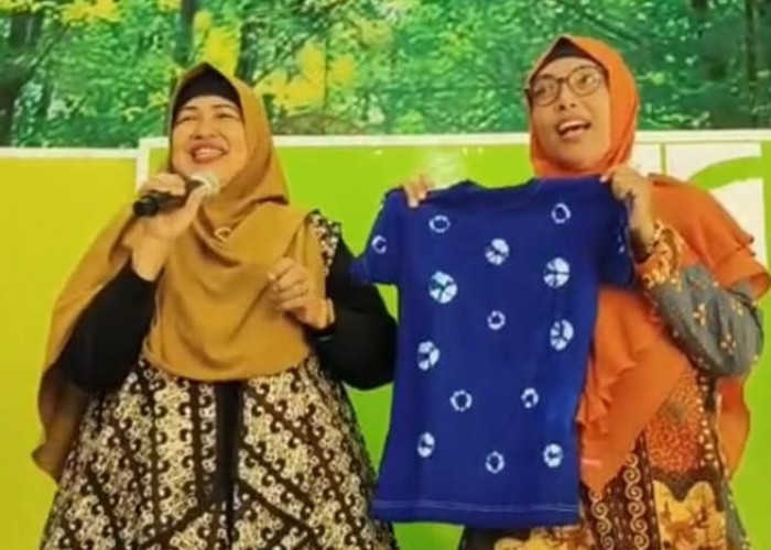 Peringatan Hari Batik: Pengajar KB-TK Aisyiyah 48 Surabaya Ajarkan Cinta Produk Lokal