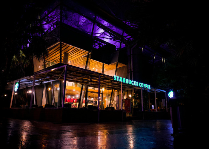 Starbucks PHK 300 Karyawan Korporat di Tengah Penurunan Penjualan Global