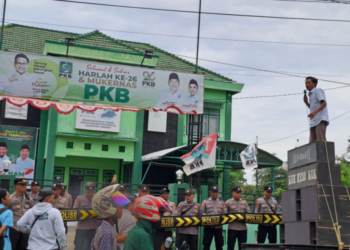 Kantor DPC PKB Sumenep Didemo Terkait Foto Syur Anggota DPRD Sekaligus Kader