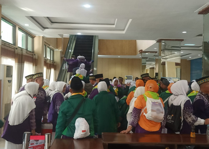 20 Kloter Jemaah Haji Embarkasi Surabaya Telah Diberangkatkan ke Arab Saudi