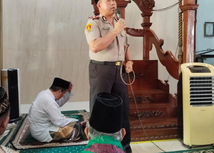  Kapolsek Sukomanunggal Bangun Silaturahmi dan Sampaikan Imbauan Kamtibmas di Masjid Al Barokah