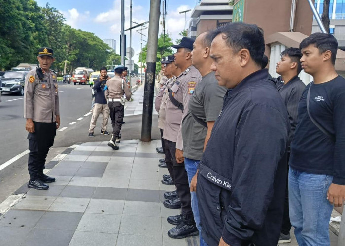 Polsek Gayungan Pimpin Apel Pengamanan Aksi Unjuk Rasa di Kantor Kejati Jatim