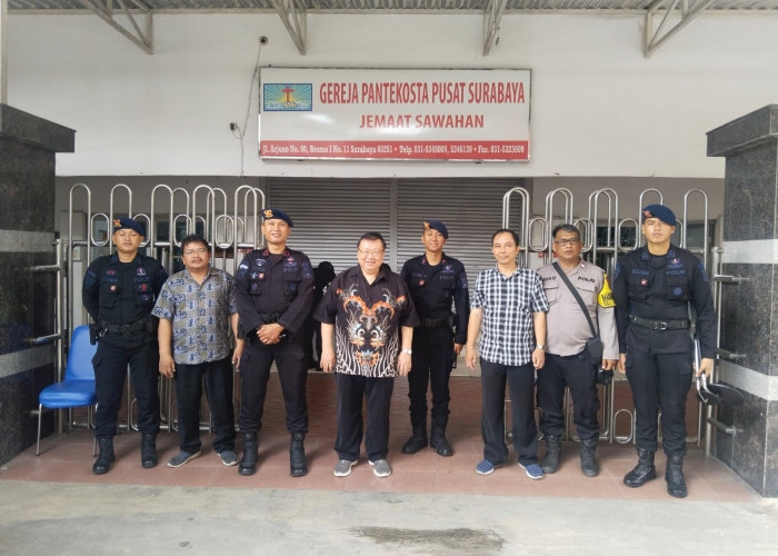 Pastikan Ibadah Aman, Polsek Sawahan Sterilisasi Gereja dan Sosialisasi Call Center 110