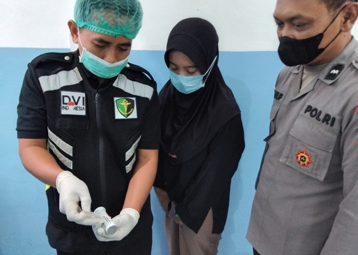 Tim Dokkes Polres Ngawi Uji Food Safety di SPPG Kasreman