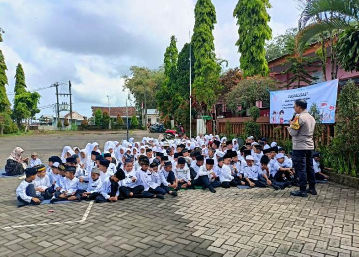 Polsek Purwodadi Ajari Siswa SDN Gerbo 1 Soal Outing Class Anti Perundungan