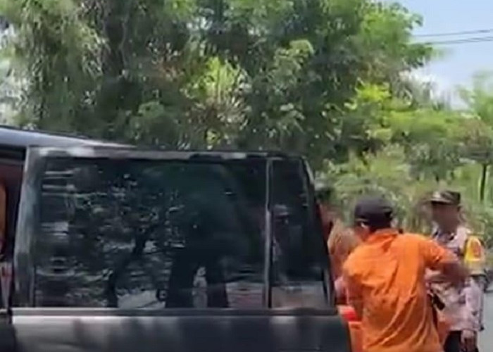 MPV Grand Max Nyelonong Naik Trotoar, Sopir Lansia Ditemukan Meninggal