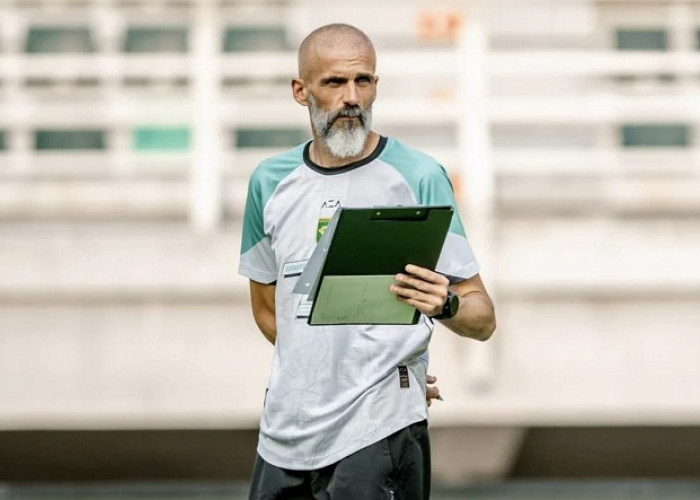 Jajaran Pelatih Persebaya Campuran Eropa, Asia, dan Lokal untuk Musim 2025/2026