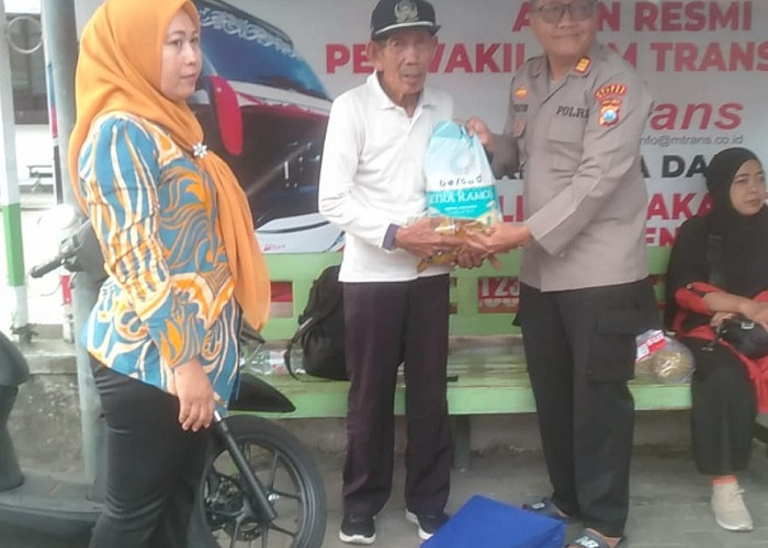 Respons Cepat Call Center 110, Polsek Wlingi Bantu Lansia Terlantar di Blitar