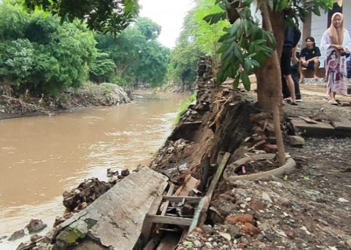 Banjir Hantui Warga Kraton, Plengsengan Sungai Welang Ambrol