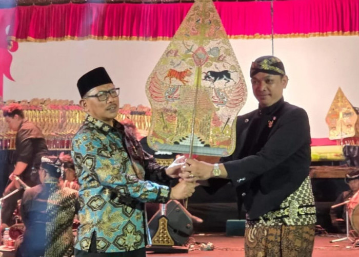 Pagelaran Wayang Kulit di DPRD Jatim Wujud Pelestarian Bangsa