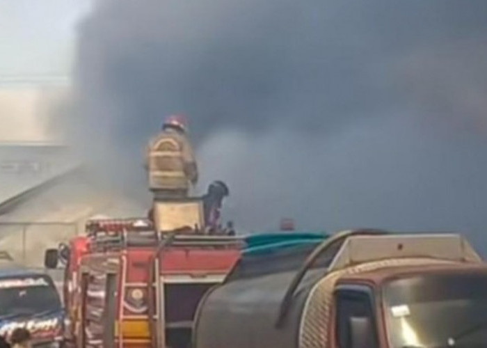 Pasar Gempol Pasuruan Terbakar, 300 Kios Hangus dan 2 Orang Terluka