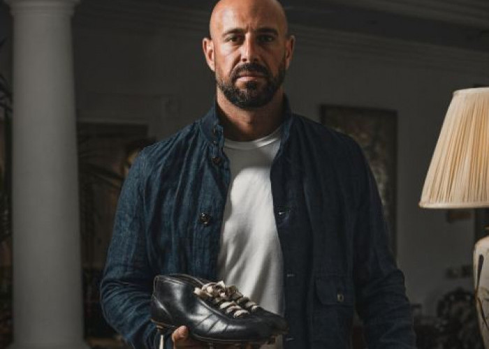 Kiper Veteran Pepe Reina Resmi Merapat ke Klub Milik Orang Indonesia!