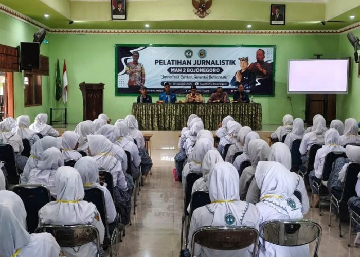 PWI Bojonegoro Kenalkan Dunia Jurnalistik kepada Ratusan Siswa MAN 2
