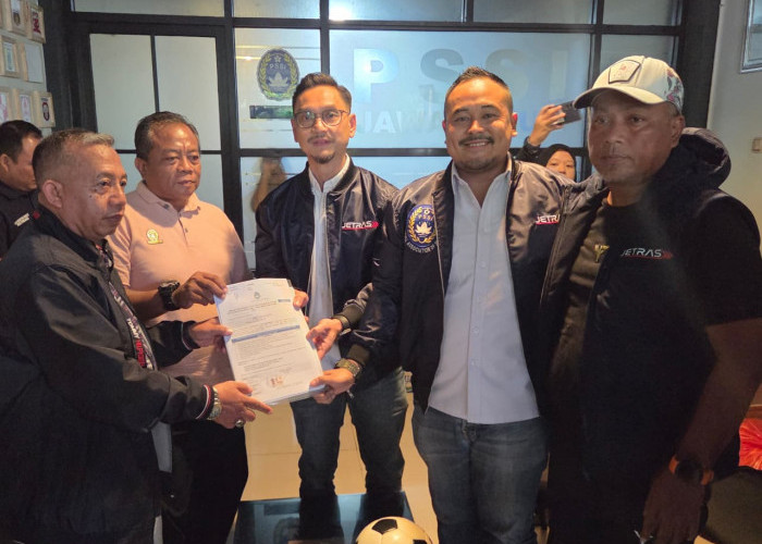 Raja Siahaan Serahkan Berkas Perdana Bakal Calon Ketua Asprov PSSI Jatim 2026–2030