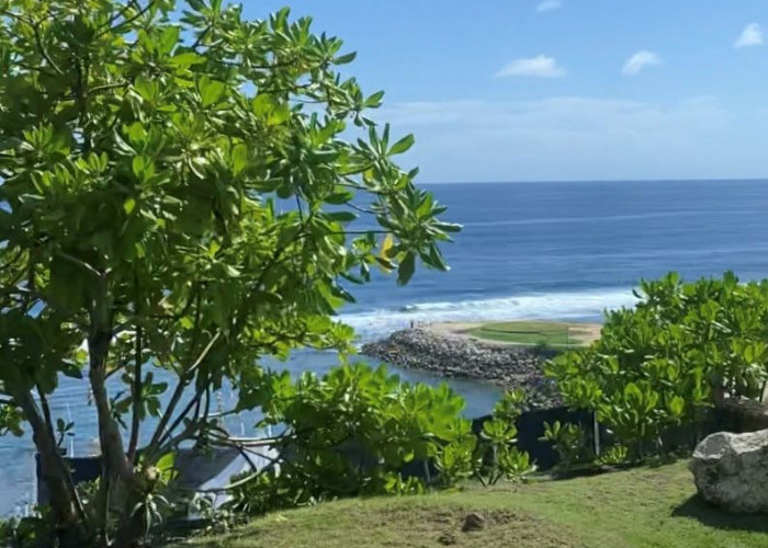 Menelusuri Keindahan Pantai Melasti: Surga Tersembunyi di Ujung Bali