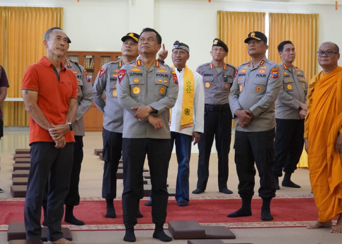 Dampingi Kapolda Jatim, Kapolrestabes Surabaya Tinjau Perayaan Imlek di Kota Pahlawan