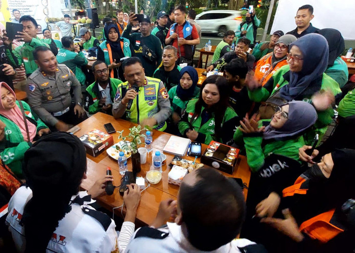 Kakorlantas Polri Gandeng Ratusan Driver Ojol Surabaya Jadi Duta Kamseltibcarlantas