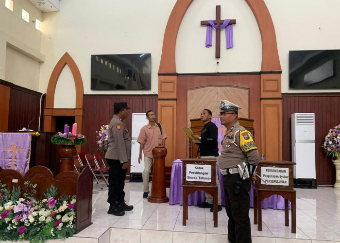 Pastikan Ibadah Natal Aman, Polsek Rungkut Pantau Langsung Kesiapan Gereja
