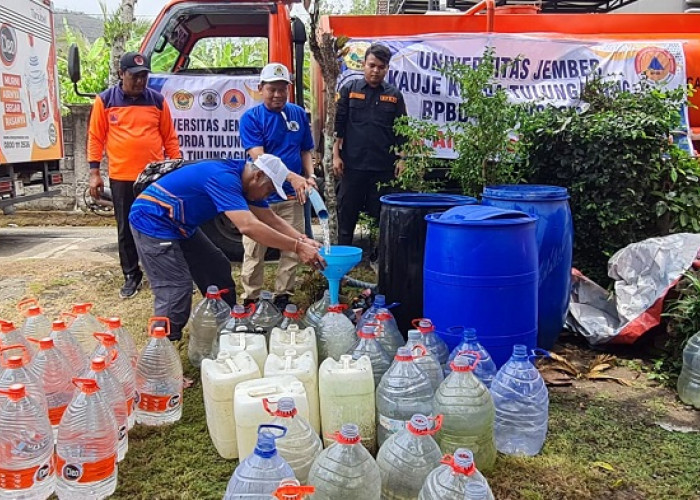 UNEJ-KAUJE Salurkan 20 Ribu Liter Air Bersih untuk Warga Terdampak Kekeringan di Tulungagung