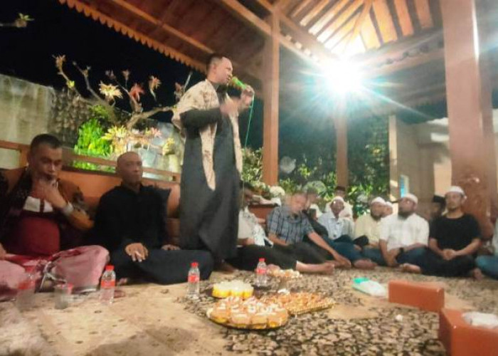 Kepulangan Haji Umrah H Ali Zainal Abidin Disambut Ribuan Warga Pamekasan