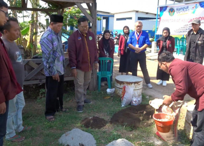 Mahasiswa Universitas Yudharta Pasuruan Ubah Sampah Plastik dan Kaca Jadi Paving Block