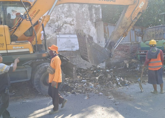 Truk Mangkrak di Kalimas Barat Surabaya Dieksekusi, Ternyata Barang Bukti Polres Perak