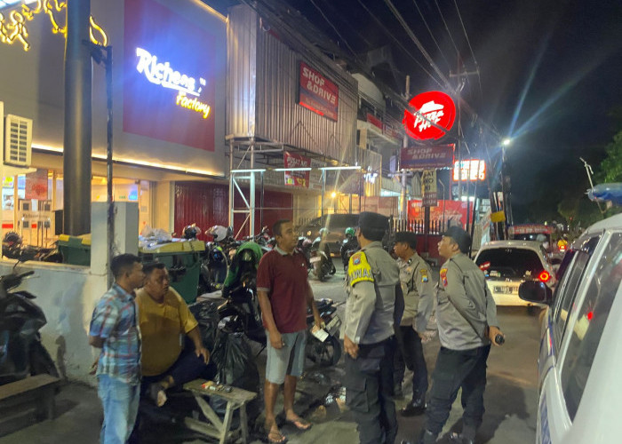 Polsek Tandes Tertibkan Jukir Liar di Kawasan Manukan Tama guna Jamin Kenyamanan Warga