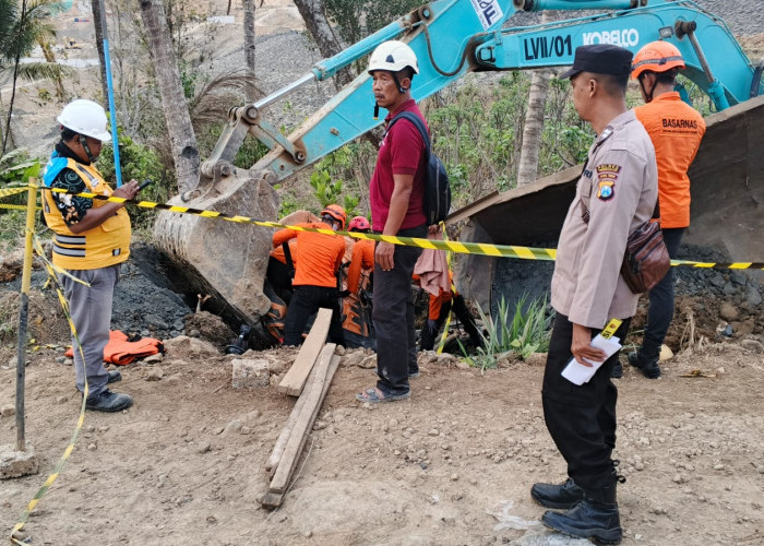 Petaka di Turunan Proyek Bendungan Bagong Trenggalek: Dump Truk Tabrak Pohon Kelapa, Sopir Asal Cilacap Tewas