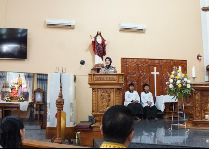 Serap Aspirasi Jemaat Lewat Minggu Kasih, Kapolres Bojonegoro Sambangi Gereja