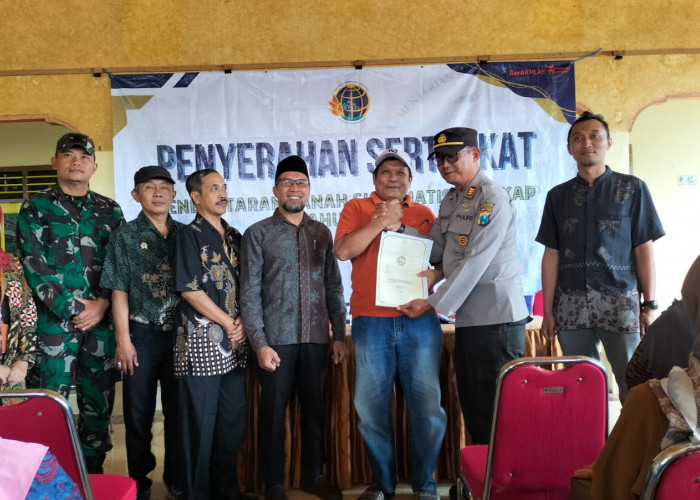 Ribuan Warga Terima Sertipikat Elektronik PTSL 2025, BPN Tulungagung: Lebih Aman dan Praktis