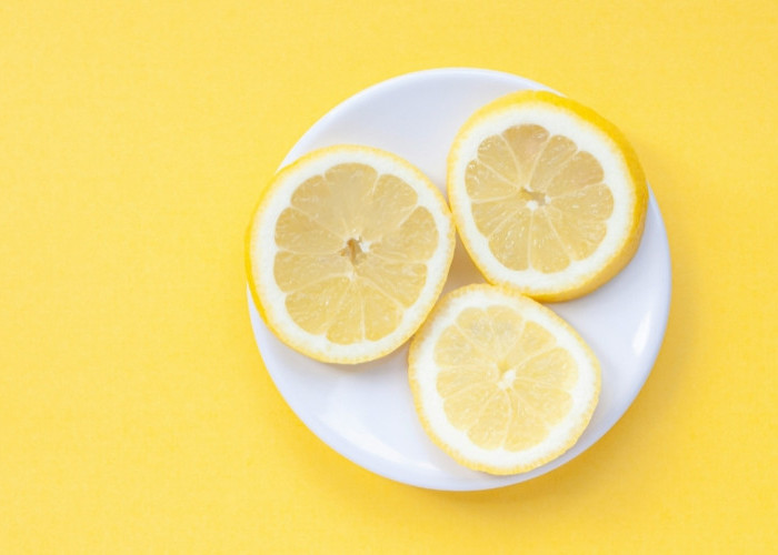 5 Manfaat Minum Air Lemon Hangat di Pagi Hari
