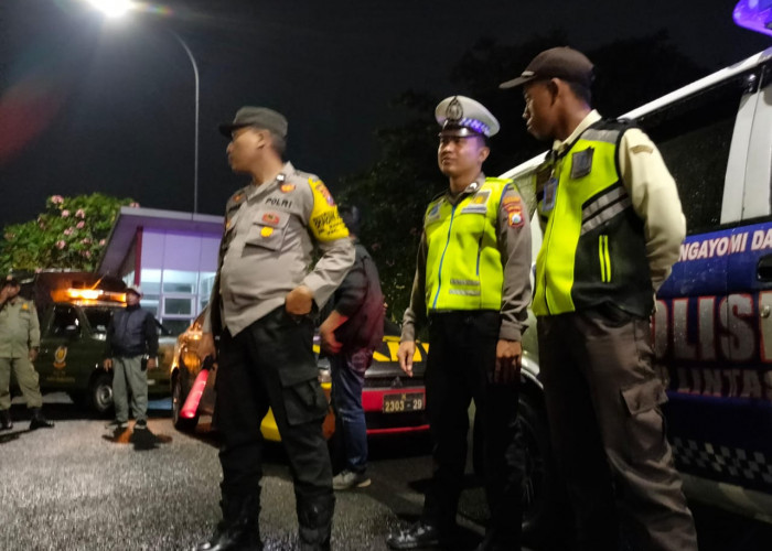 Polsek Tandes Tingkatkan Sinergi dengan Satpam Perumahan Grand Pakuwon Melalui Patroli Dialogis Akhir Pekan