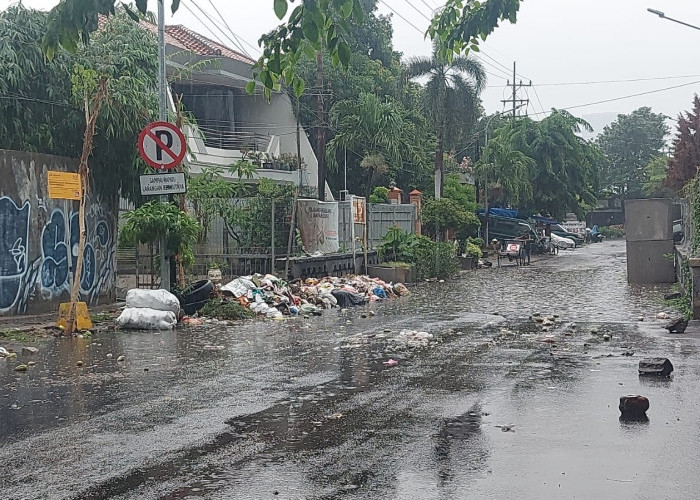 Sampah Menggunung di Surabaya, Larangan Buang Sampah Tak Digubris