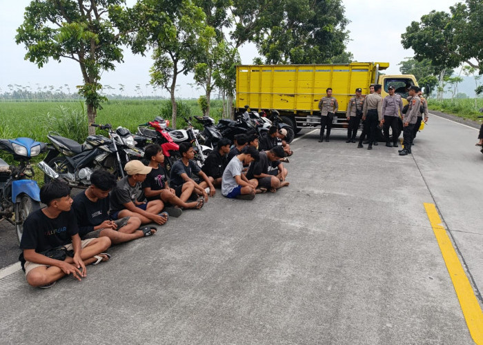 Polres Lumajang Bubarkan Aksi Balap Liar di JLS, Puluhan Motor Diamankan